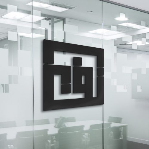 موکاپ لوگو روی شیشه 9925 (Logo mockup on glass)