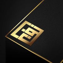 موکاپ لوگو مشکی طلایی 9927 (Golden black logo mockup)