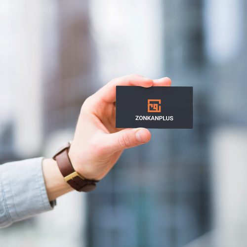 موکاپ کارت ویزیت در دست 987 (Business card mockup in hand)