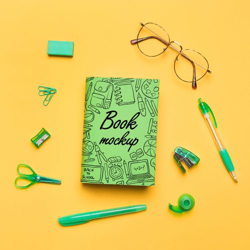 موکاپ کتاب مدرسه 979 (School books mockup)