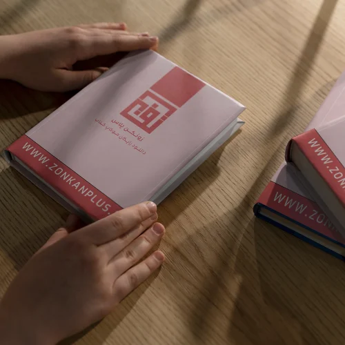 موکاپ کتاب در دستان نویسنده 9750 (Book mockup in the hands of the author)